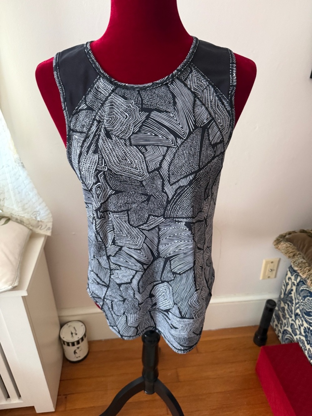 Lululemon Wms Black/White Tank Top Size Med